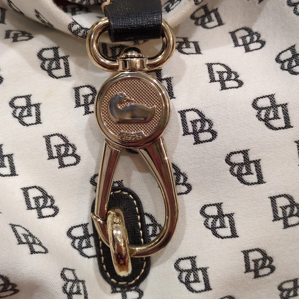 Dooney & Bourke White And Black monogtam Shoulder Hobo Bag Turnlock With Dustbag - Picture 3 of 17